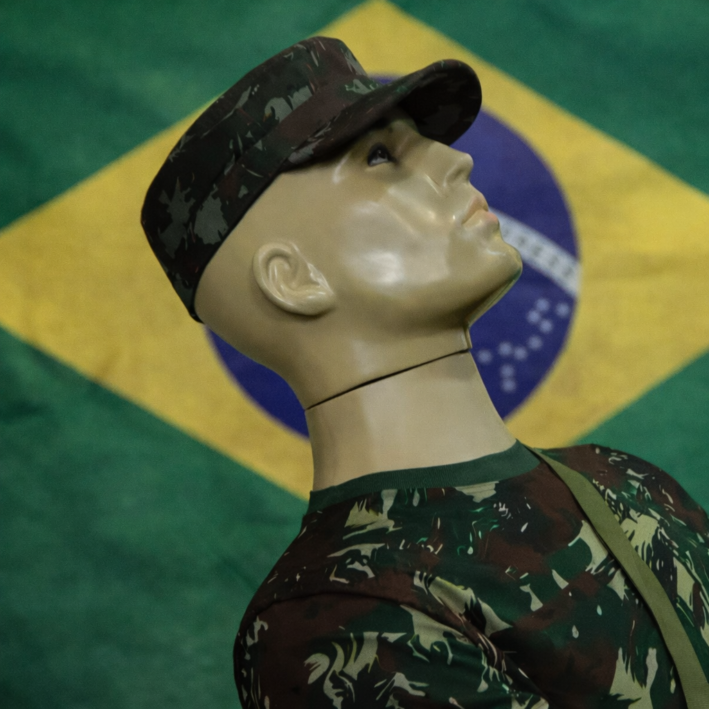 Gorro do Exército Modelo Cartola camuflado ideal para treinamentos e uso militar. Produto disponível na Elite Artigos Militares em São Borja RS.